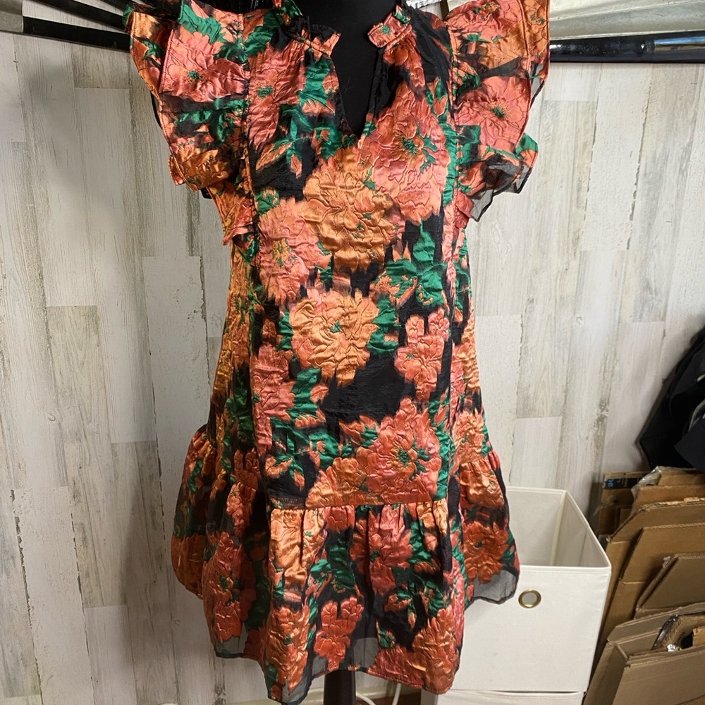 😍 Entro Floral Jacquard dress
